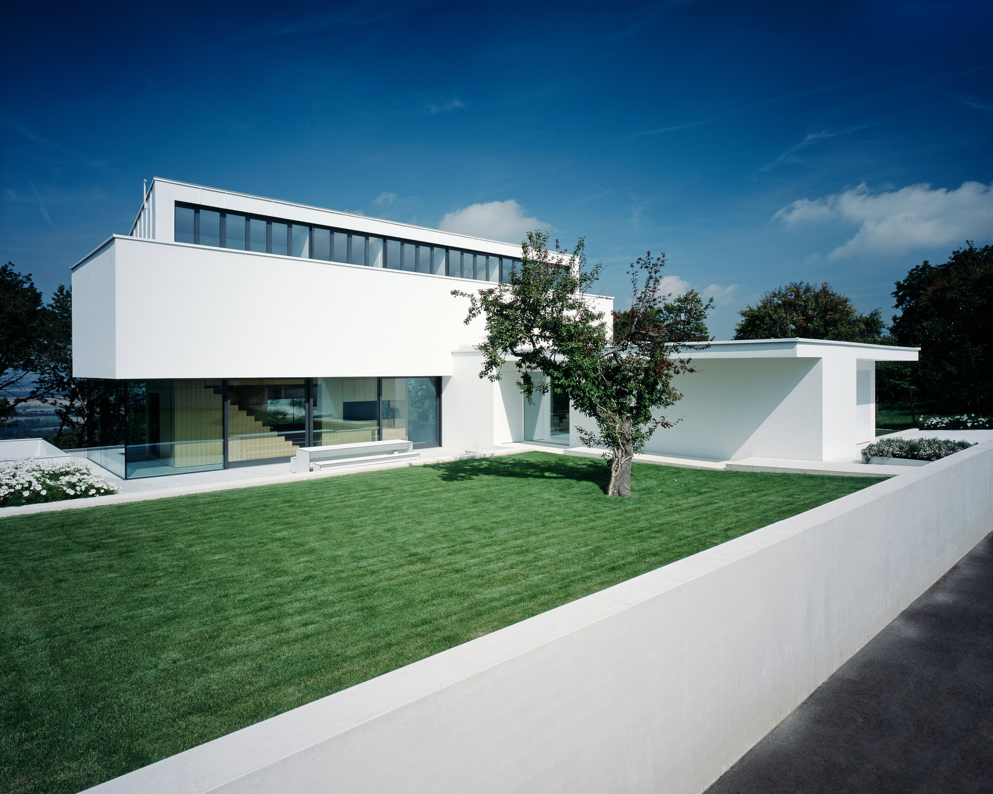 Lawn House Anna Philipp Yard Area under That Has Nice Pattern from Glass Windows Showed Interior Furnitures Design