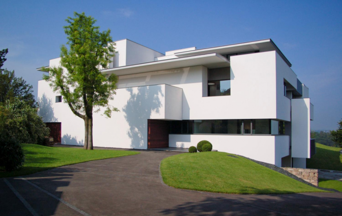 Oberen Berg House / Contemporary Home by Alexander Brenner Yard Area under Green Planters Also Grass Giving Fresh Area