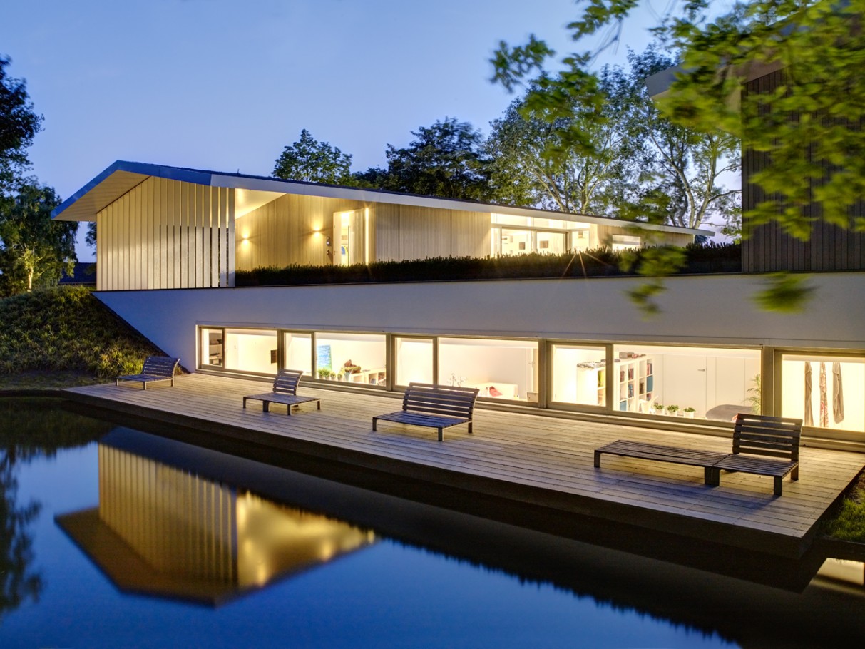 House L by Grosfeld van der Velde Architecten - Outdoor Sitting Area 2